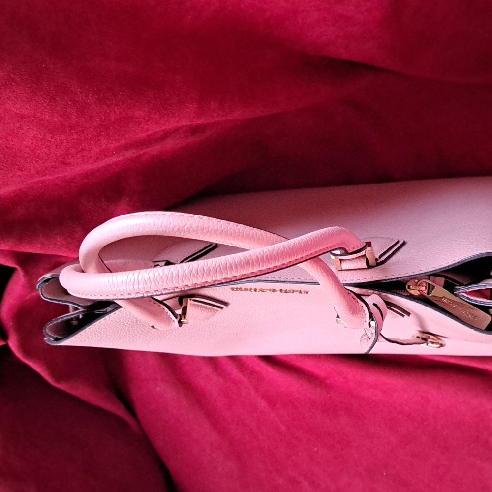 Michael Kors Soft Pink Pebble Leather Satchel/Crossbody Bag. EC - Picture 5 of 15